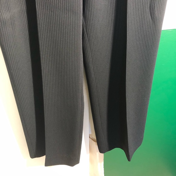 Tahari two piece suit - pinstripe navy blue - size 10 - Picture 4 of 7